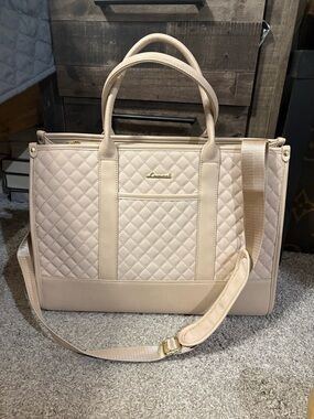 Quilted Tote Bag in Light Beige with Gold Accent - Laconic